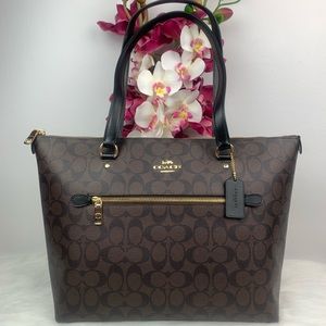 Coach Signature Gallery Tote